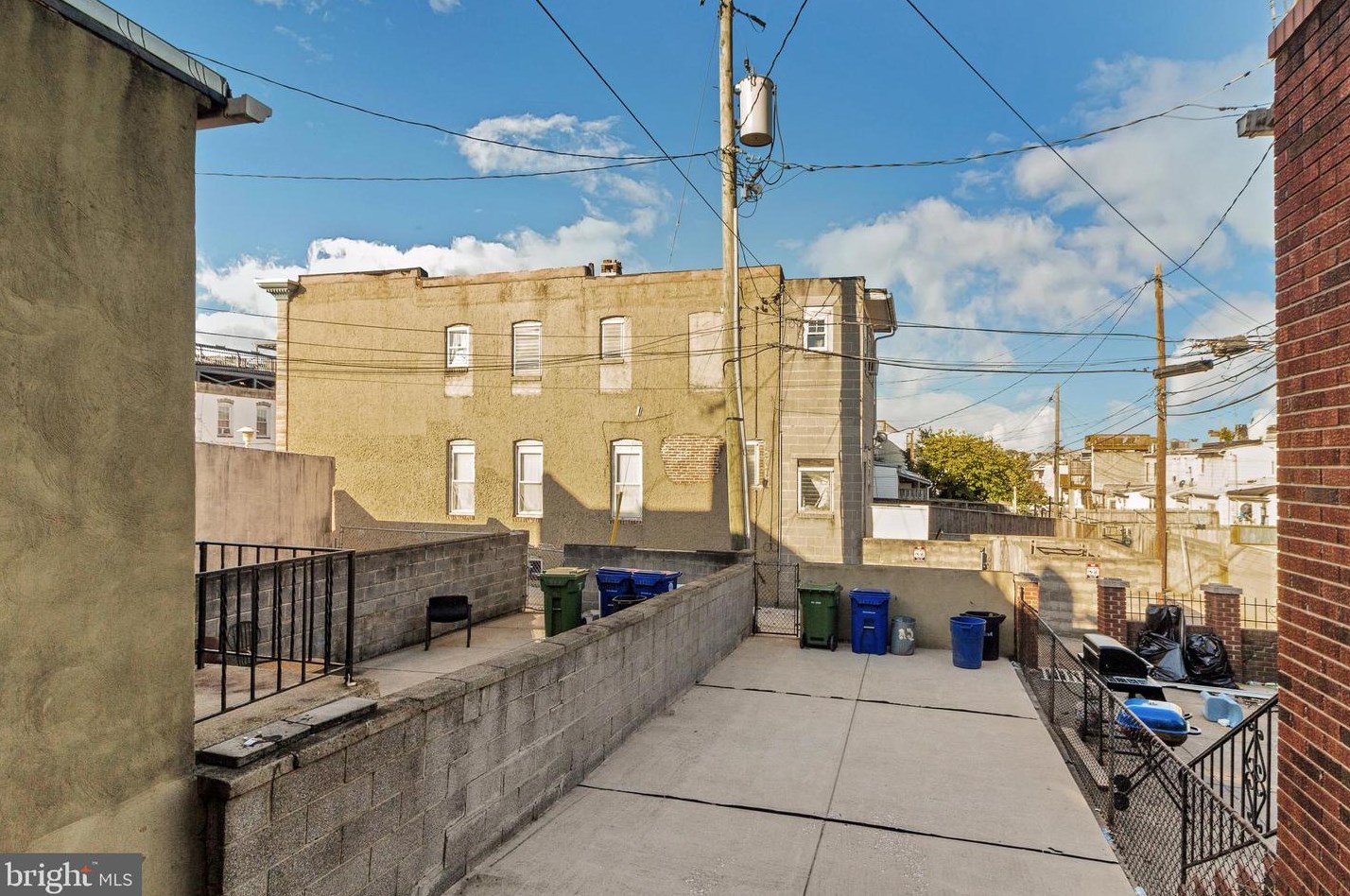 22 Highland Ave, Baltimore MD  21224-1408 exterior