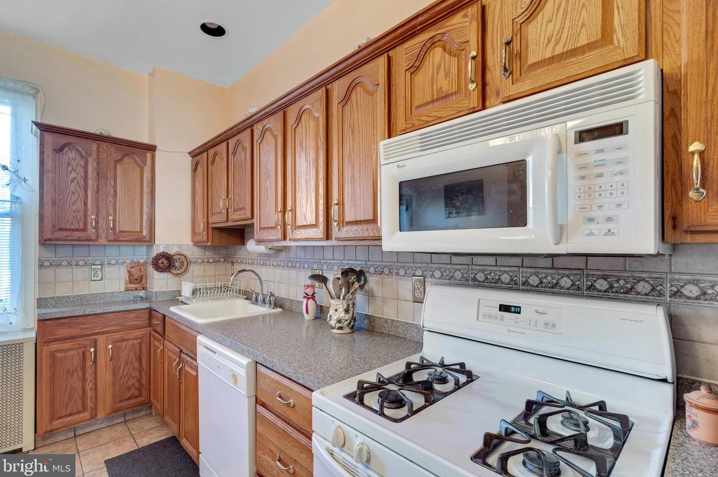 22 Highland Ave, Baltimore MD  21224-1408 exterior