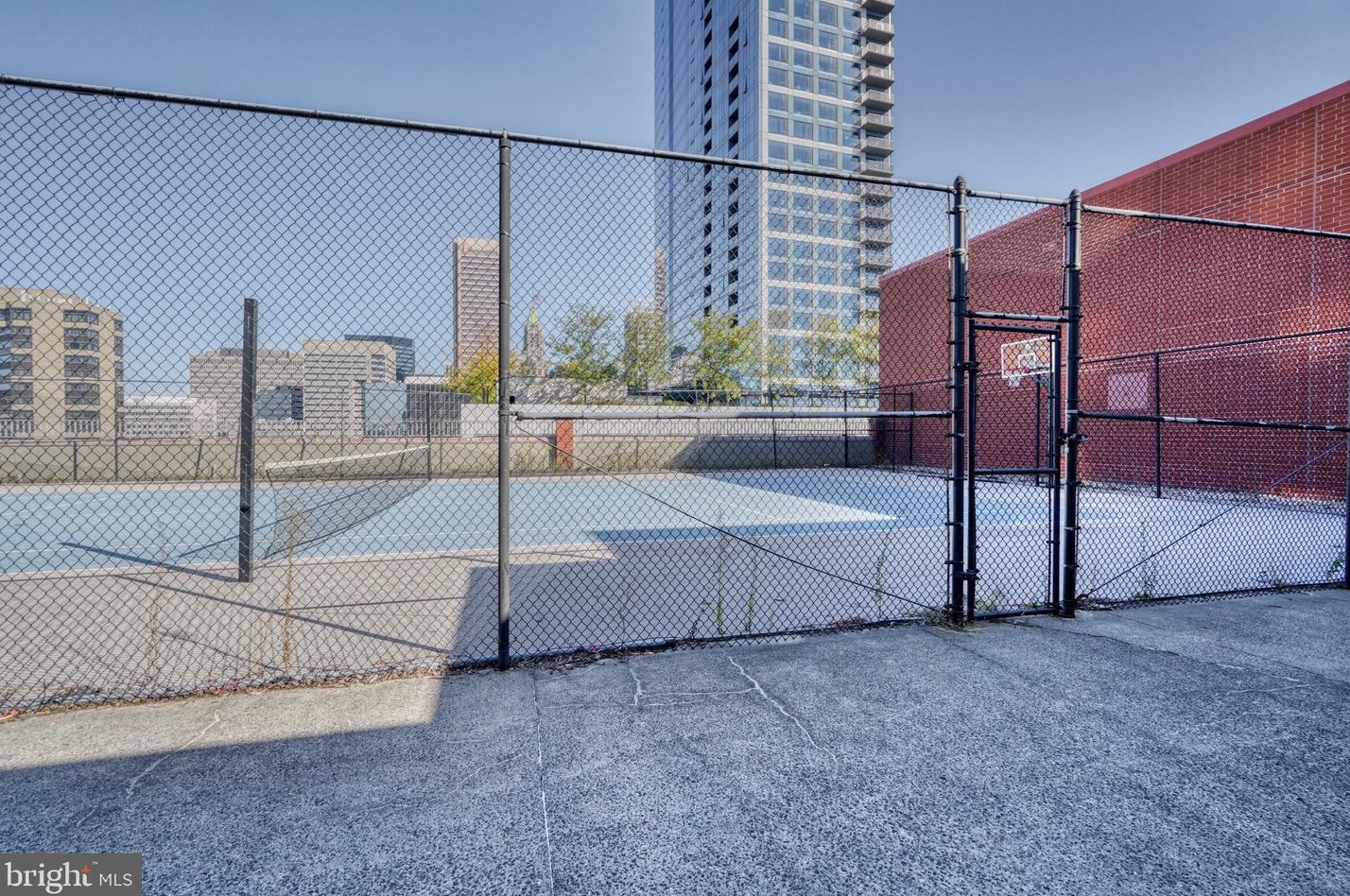 10 Lee St, Baltimore MD  21201-2419 exterior