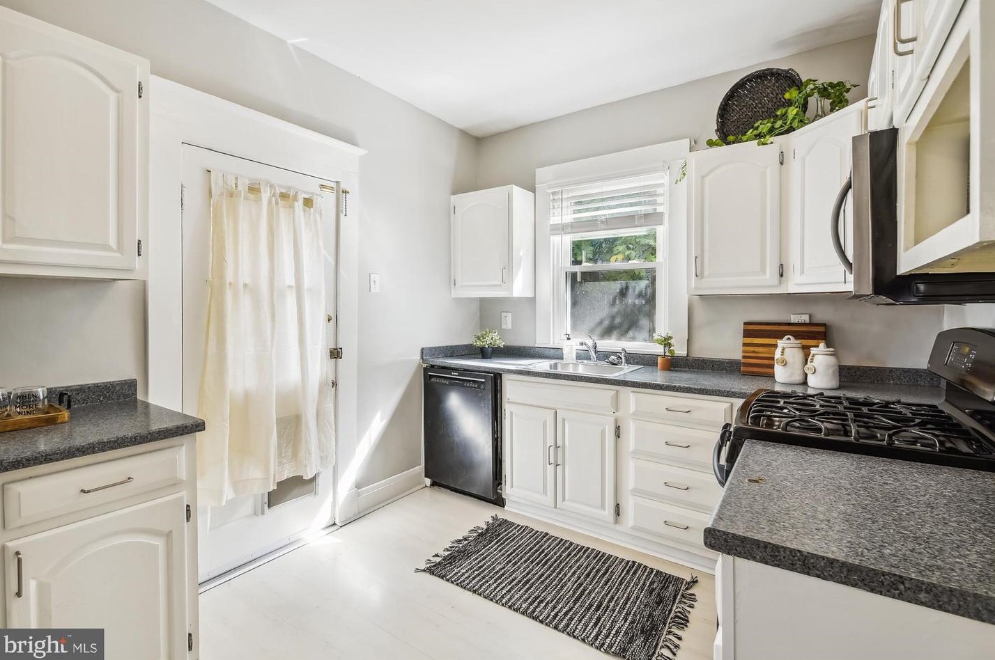 3220 Overland Ave, Baltimore MD  21214-3325 exterior