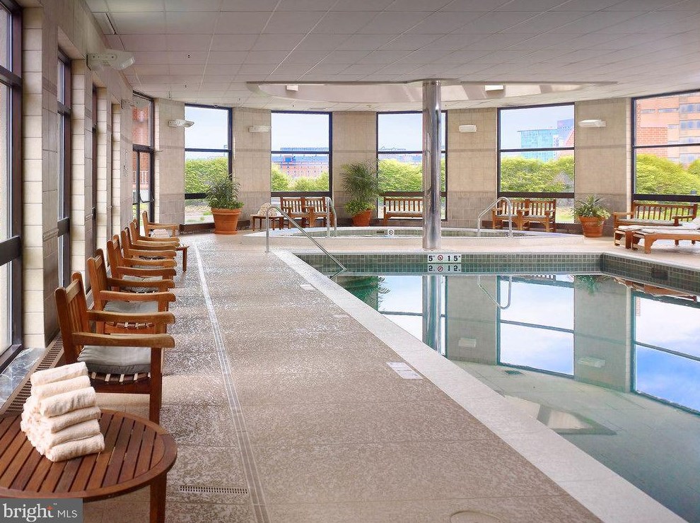 10 Lee St, Baltimore MD  21201-2419 exterior