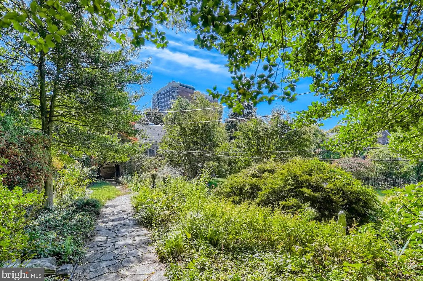 221 Ridgemede Rd, Baltimore MD 21210-2920 exterior