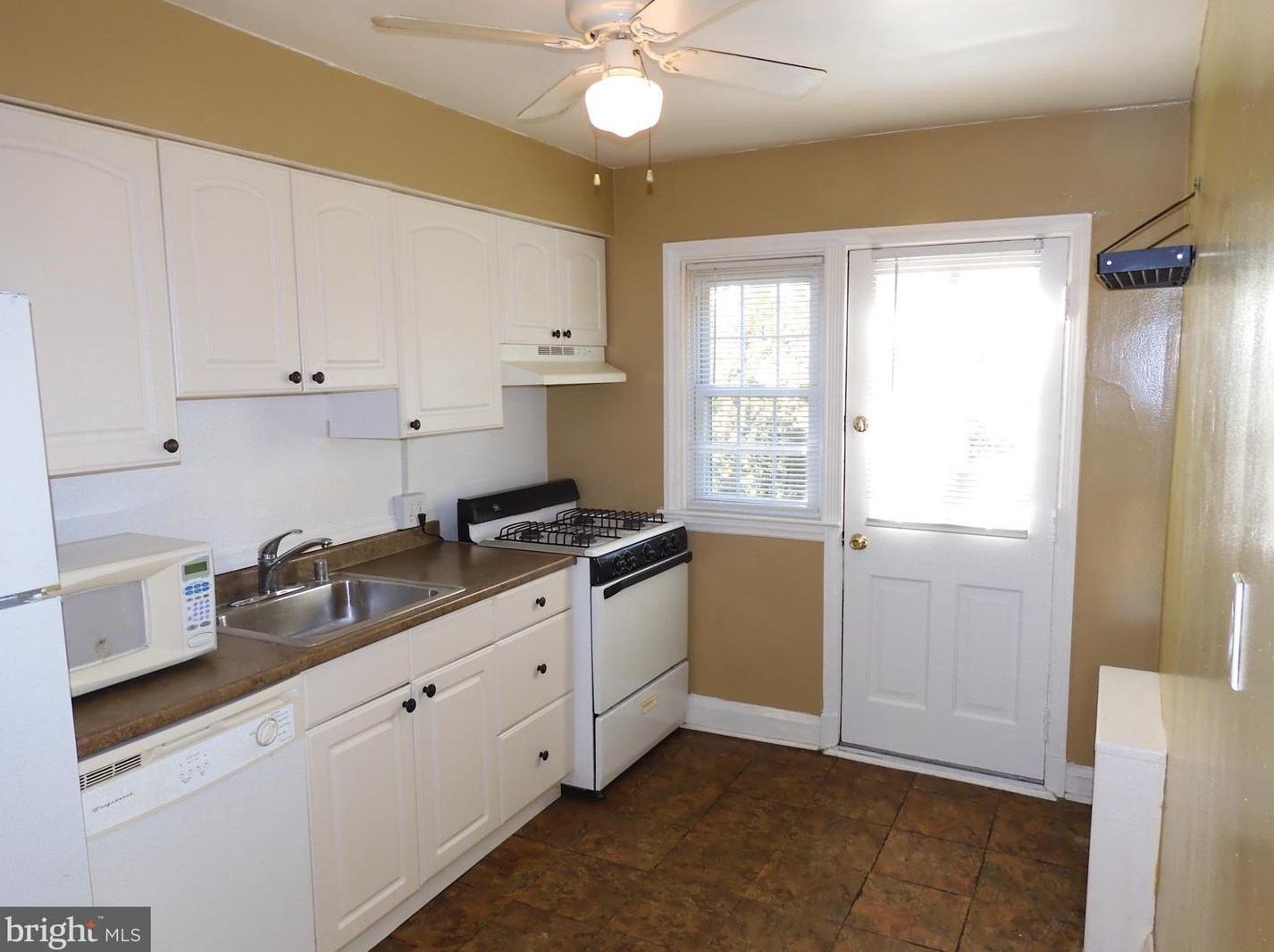 6109 Parkway Dr, Baltimore MD 21212-2794 exterior