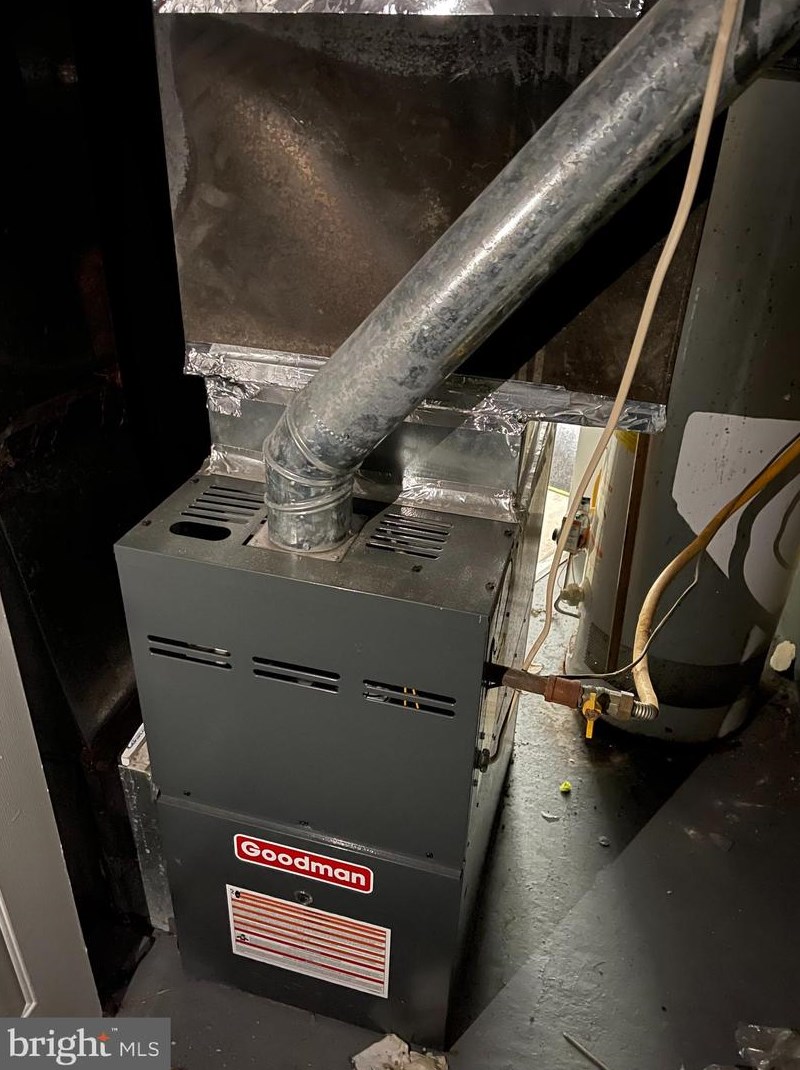 3426 6th St, Baltimore MD  21225-3127 exterior