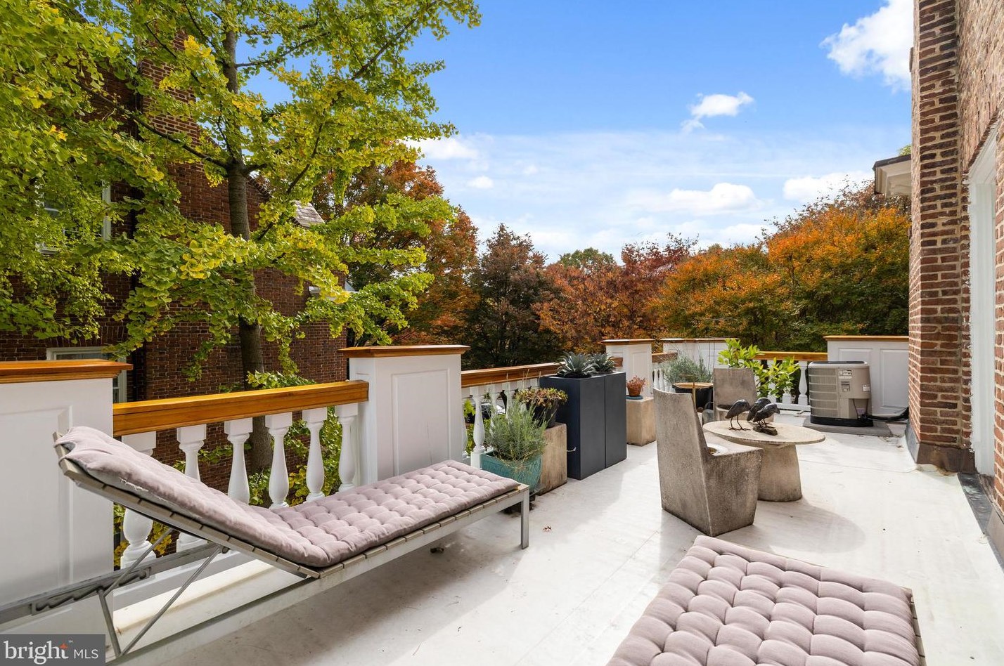 912 University Pkwy, Baltimore MD  21210-2716 exterior