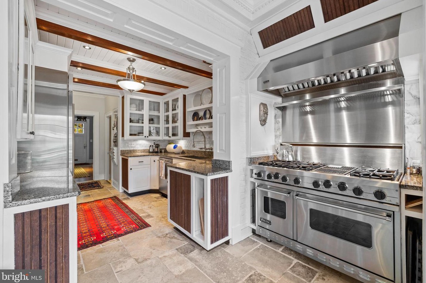 912 University Pkwy, Baltimore MD  21210-2716 exterior