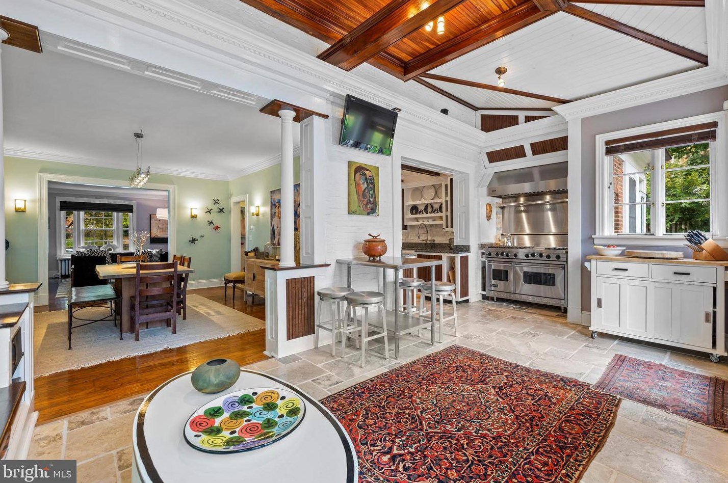 912 University Pkwy, Baltimore MD  21210-2716 exterior