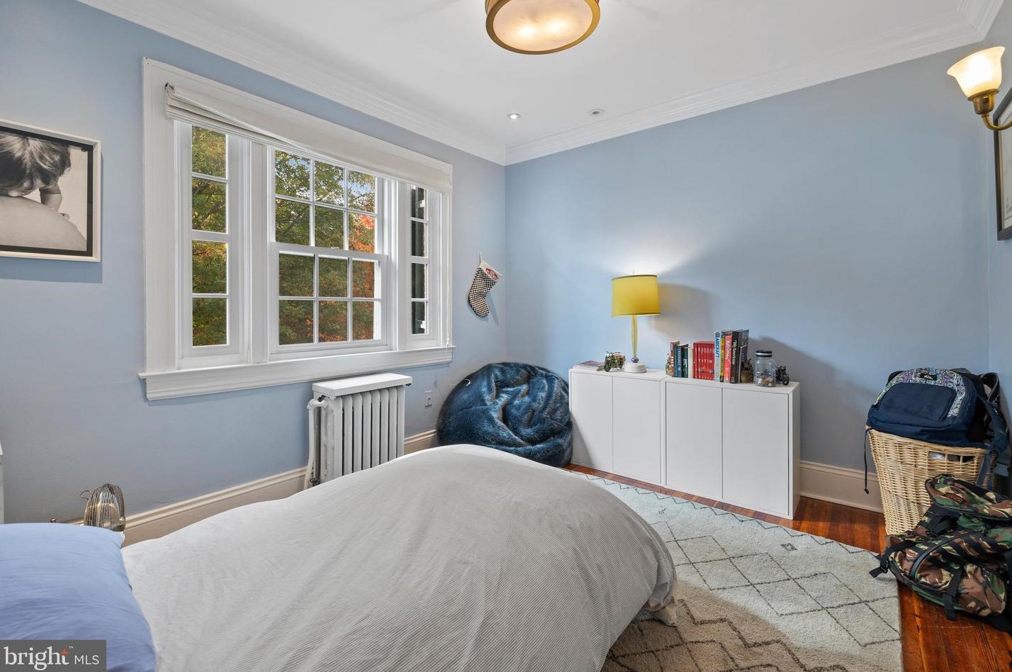 912 University Pkwy, Baltimore MD  21210-2716 exterior