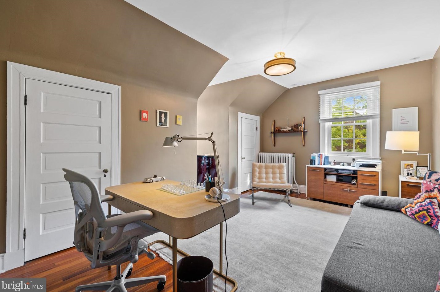 912 University Pkwy, Baltimore MD  21210-2716 exterior