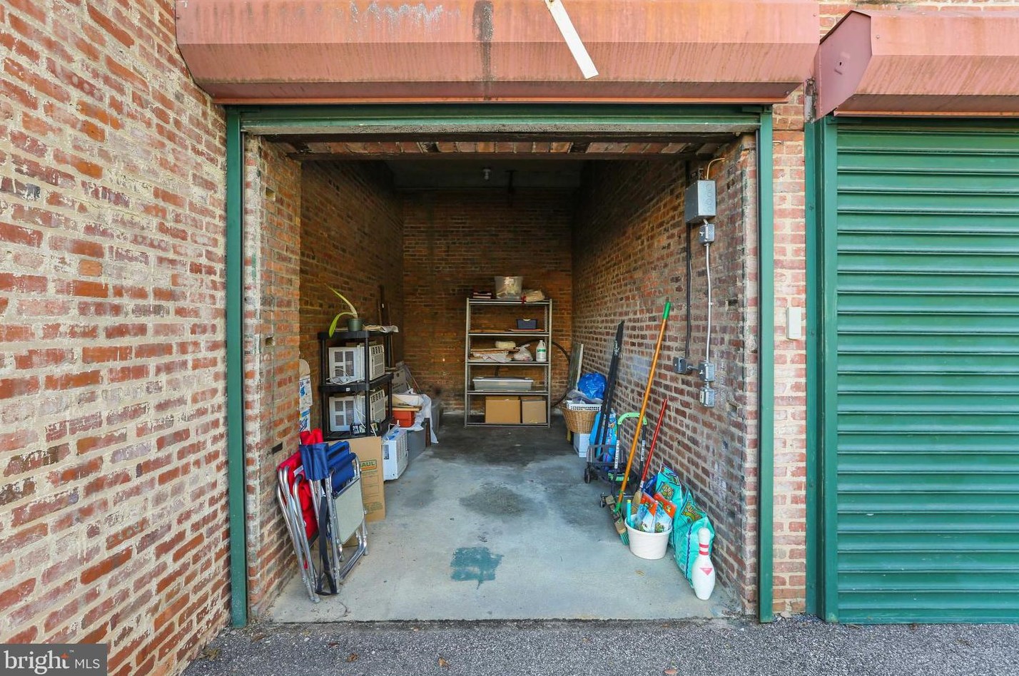 102 39th St, Baltimore MD  21210-3117 exterior