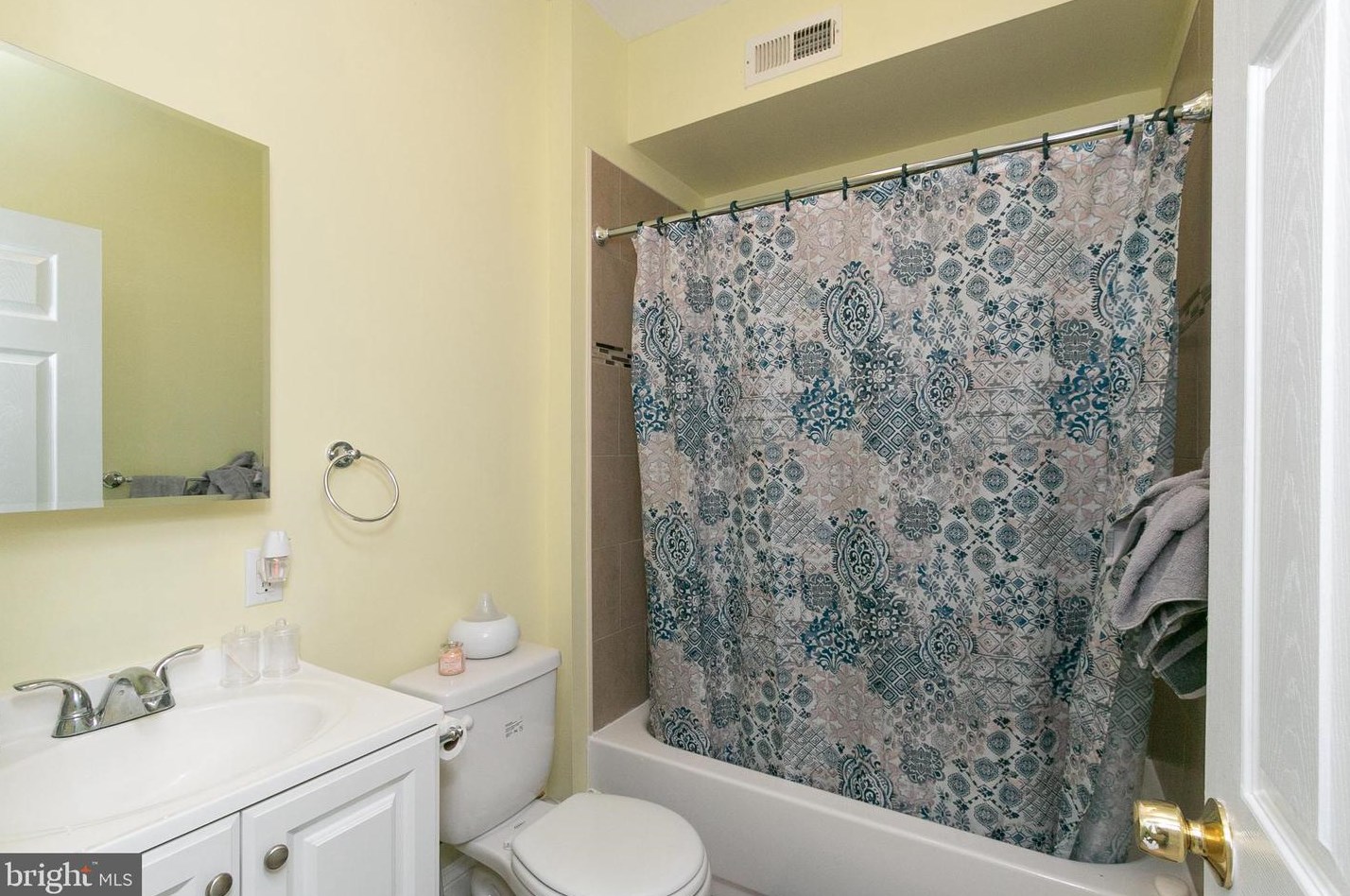 2878 Pelham Ave, Baltimore MD  21213-1220 exterior