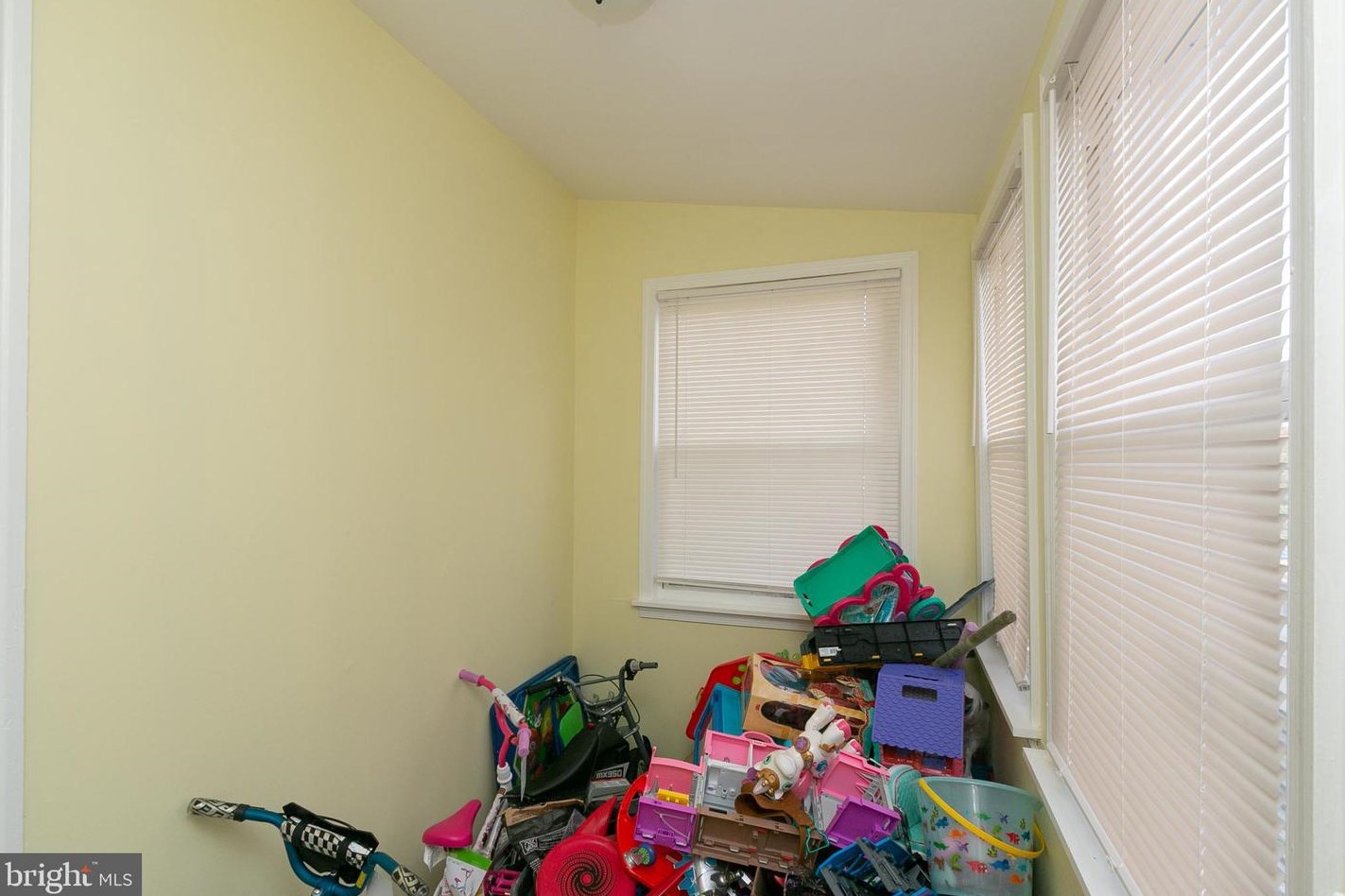 2878 Pelham Ave, Baltimore MD  21213-1220 exterior