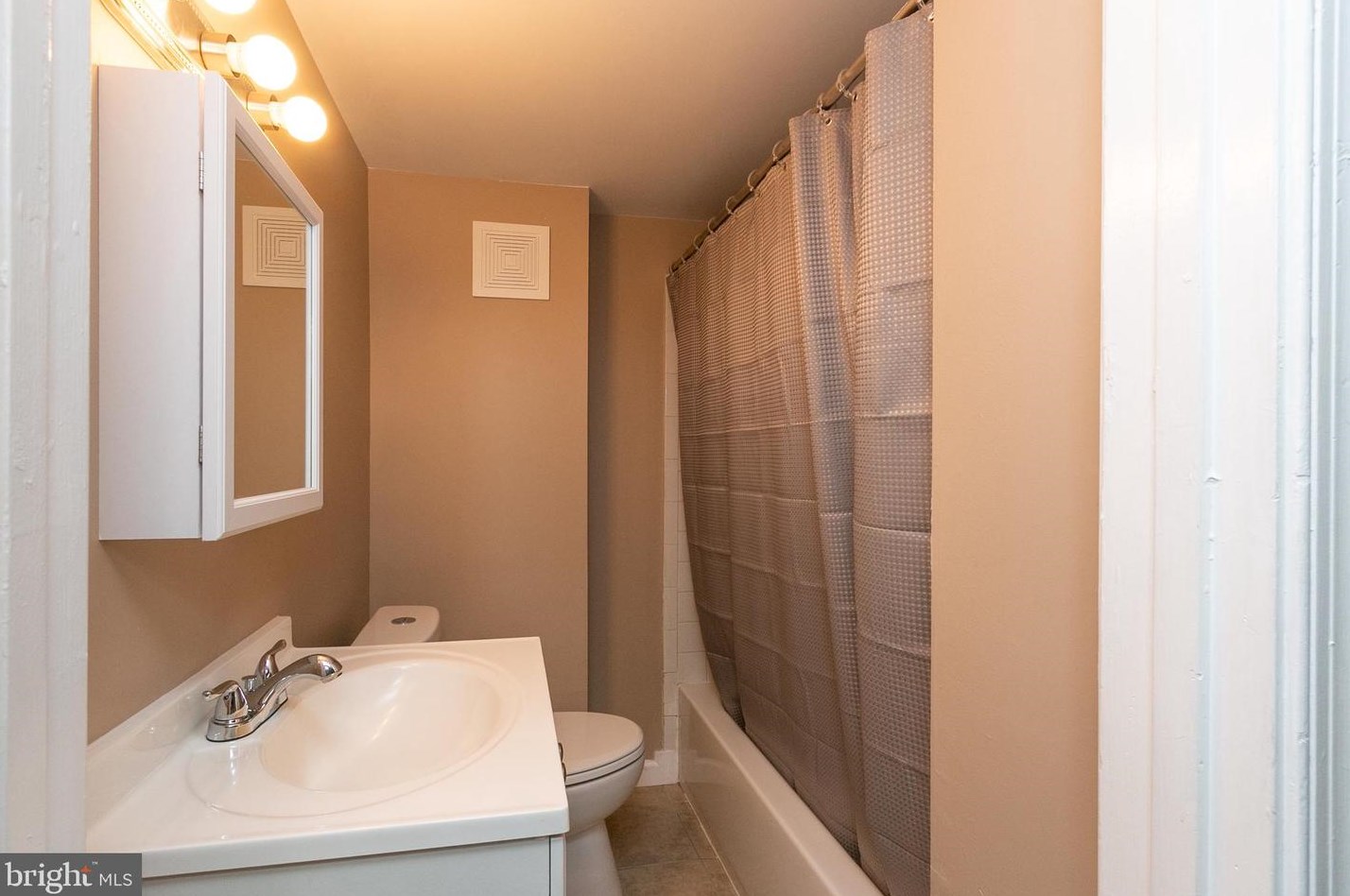 225 Woodyear St, Baltimore MD  21223-3149 exterior