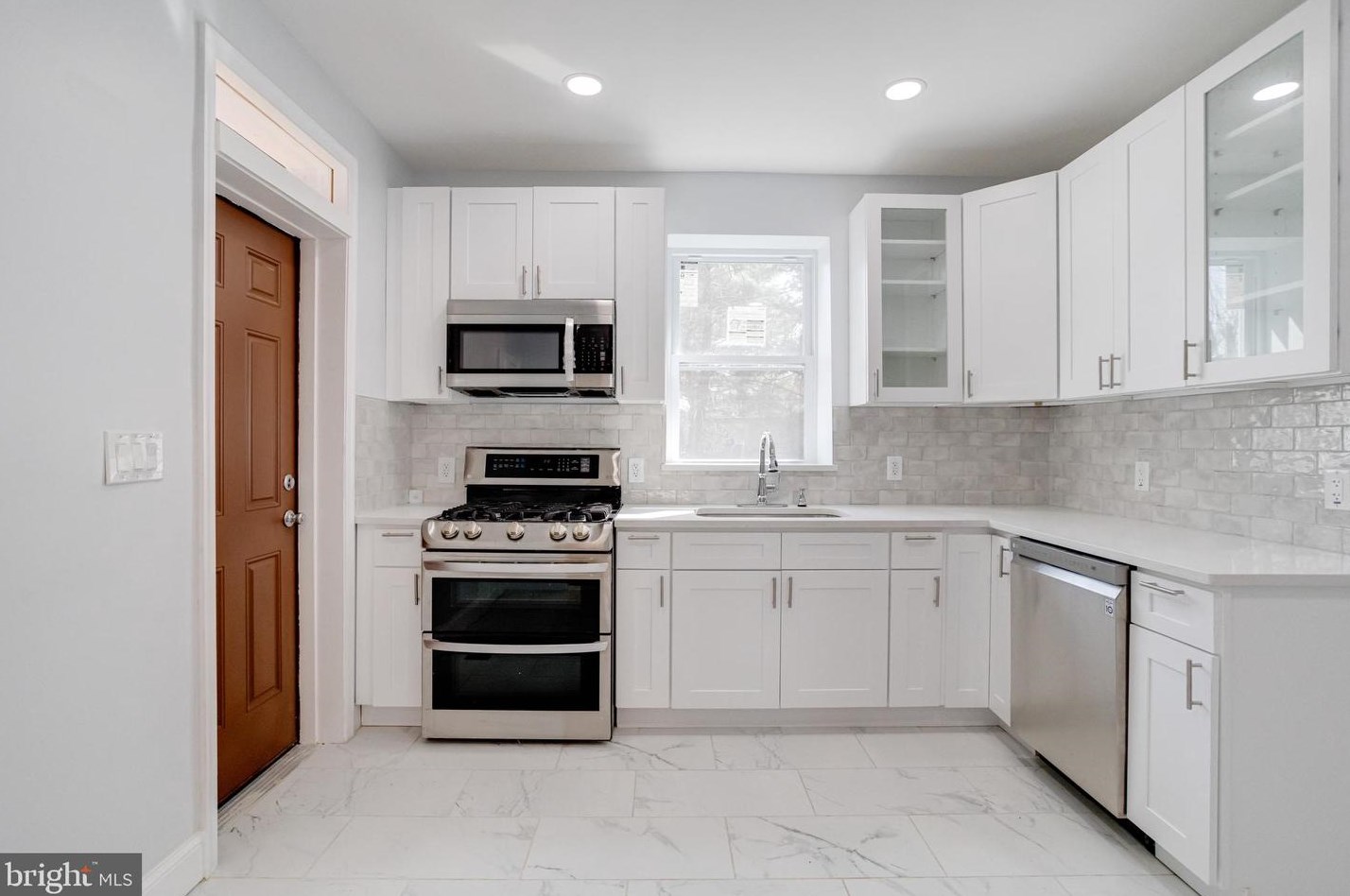 6105 Everall Ave, Baltimore MD  21206-1930 exterior
