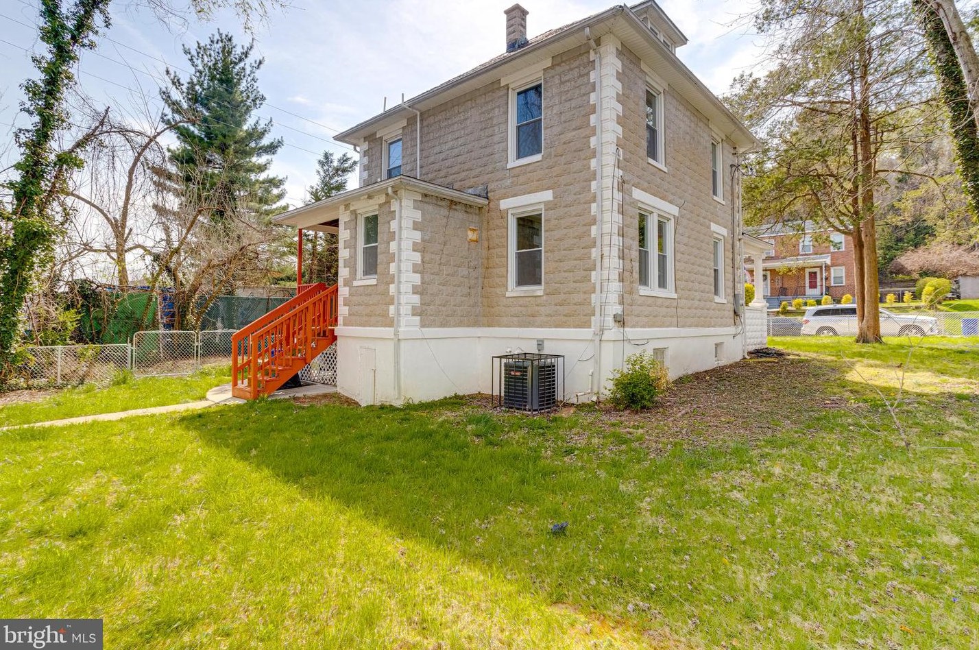 6105 Everall Ave, Baltimore MD  21206-1930 exterior