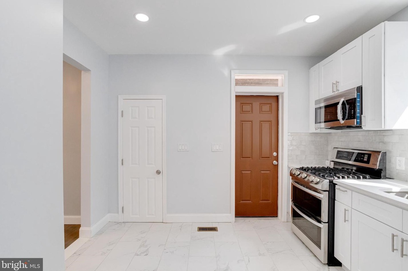 6105 Everall Ave, Baltimore MD  21206-1930 exterior