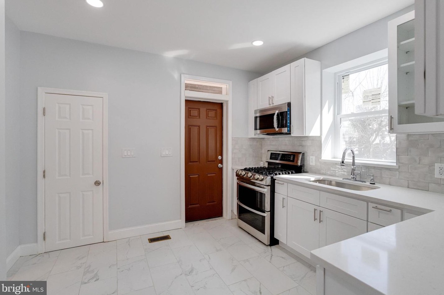 6105 Everall Ave, Baltimore MD  21206-1930 exterior