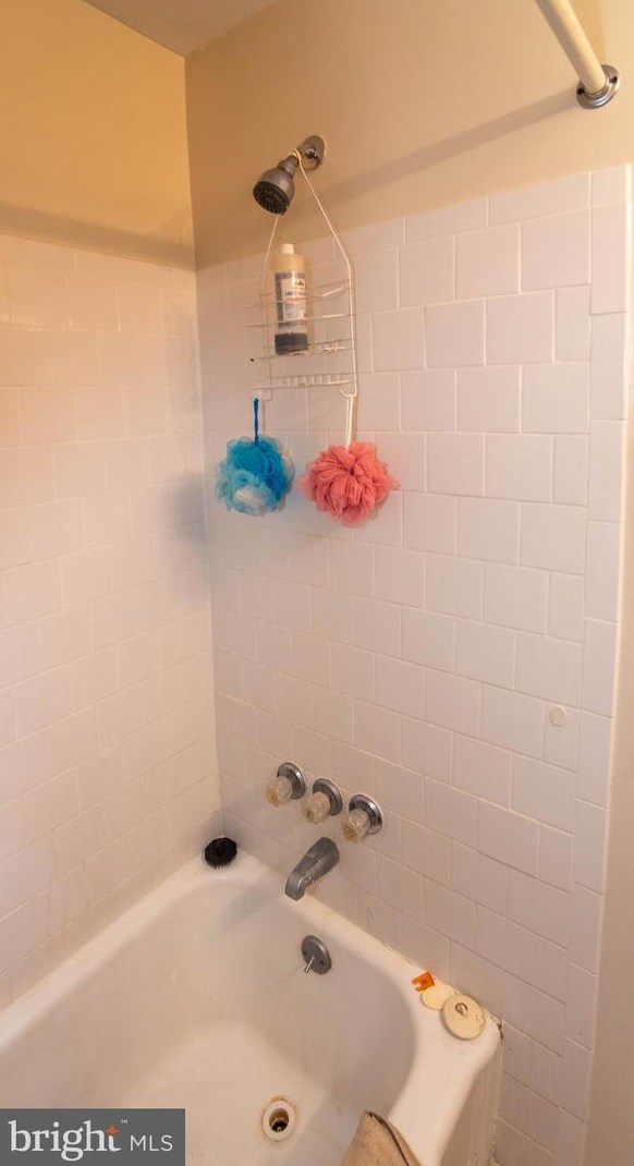 5738 Edgepark Rd, Baltimore MD  21239-3242 exterior