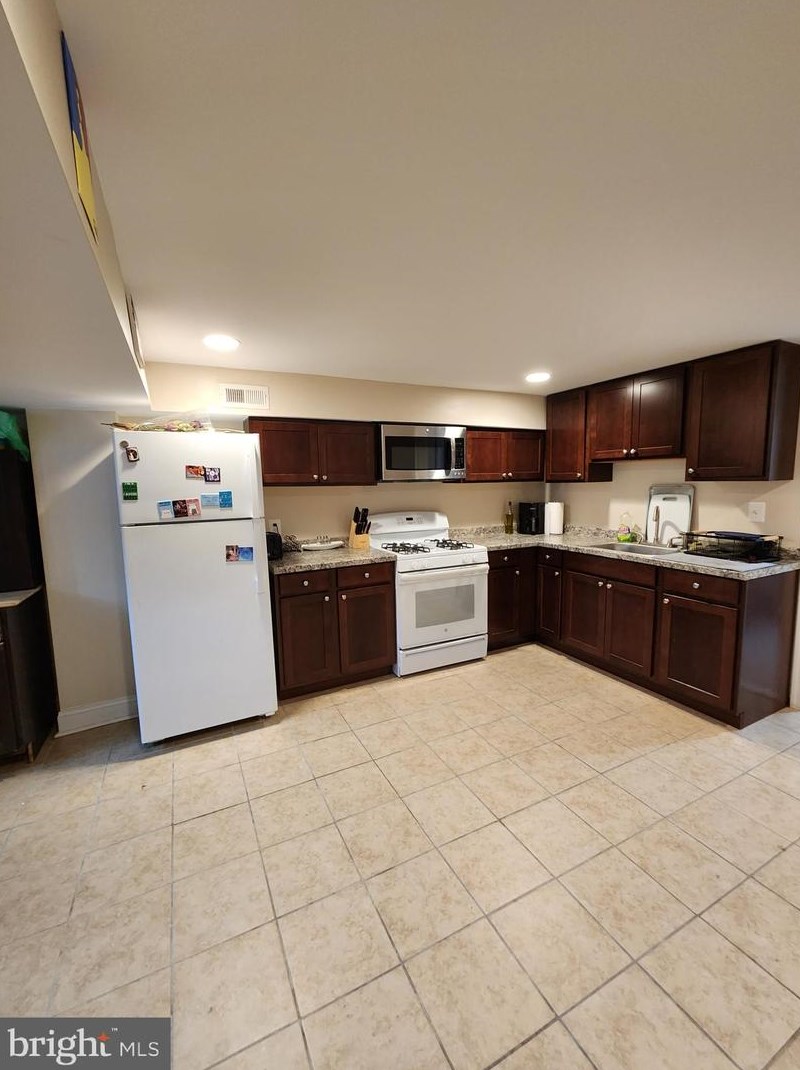 438 Elrino St, Baltimore MD  21224-2722 exterior
