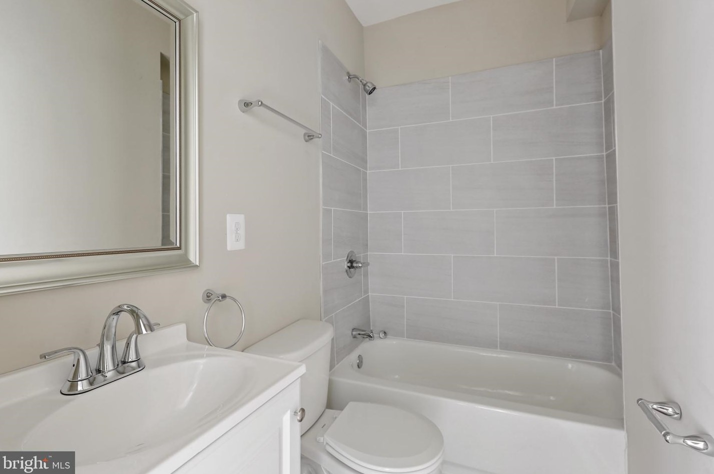 831 Montford Ave, Baltimore MD  21205-1619 exterior