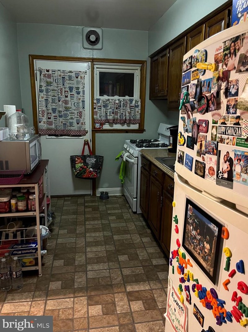 1522 Stonewood Rd, Baltimore MD  21239-4039 exterior