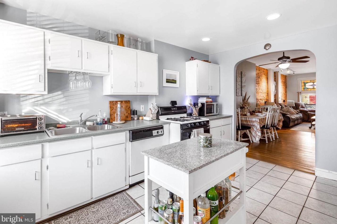 610 Potomac St, Baltimore MD 21213-3931 exterior