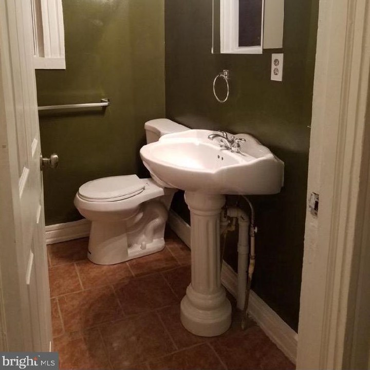 2905 Belmont Ave, Baltimore MD  21216-3916 exterior