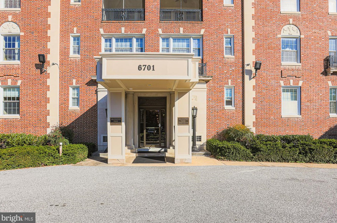 6701 Park Heights Ave, Baltimore MD  21215-2433 exterior