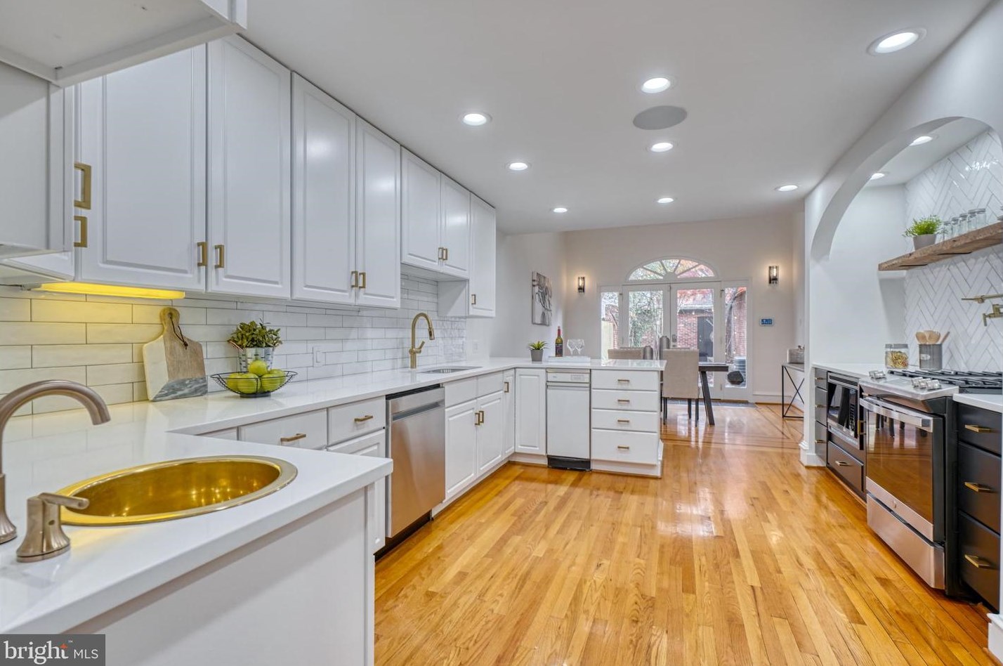 811 Sharp St, Baltimore MD  21230-3613 exterior