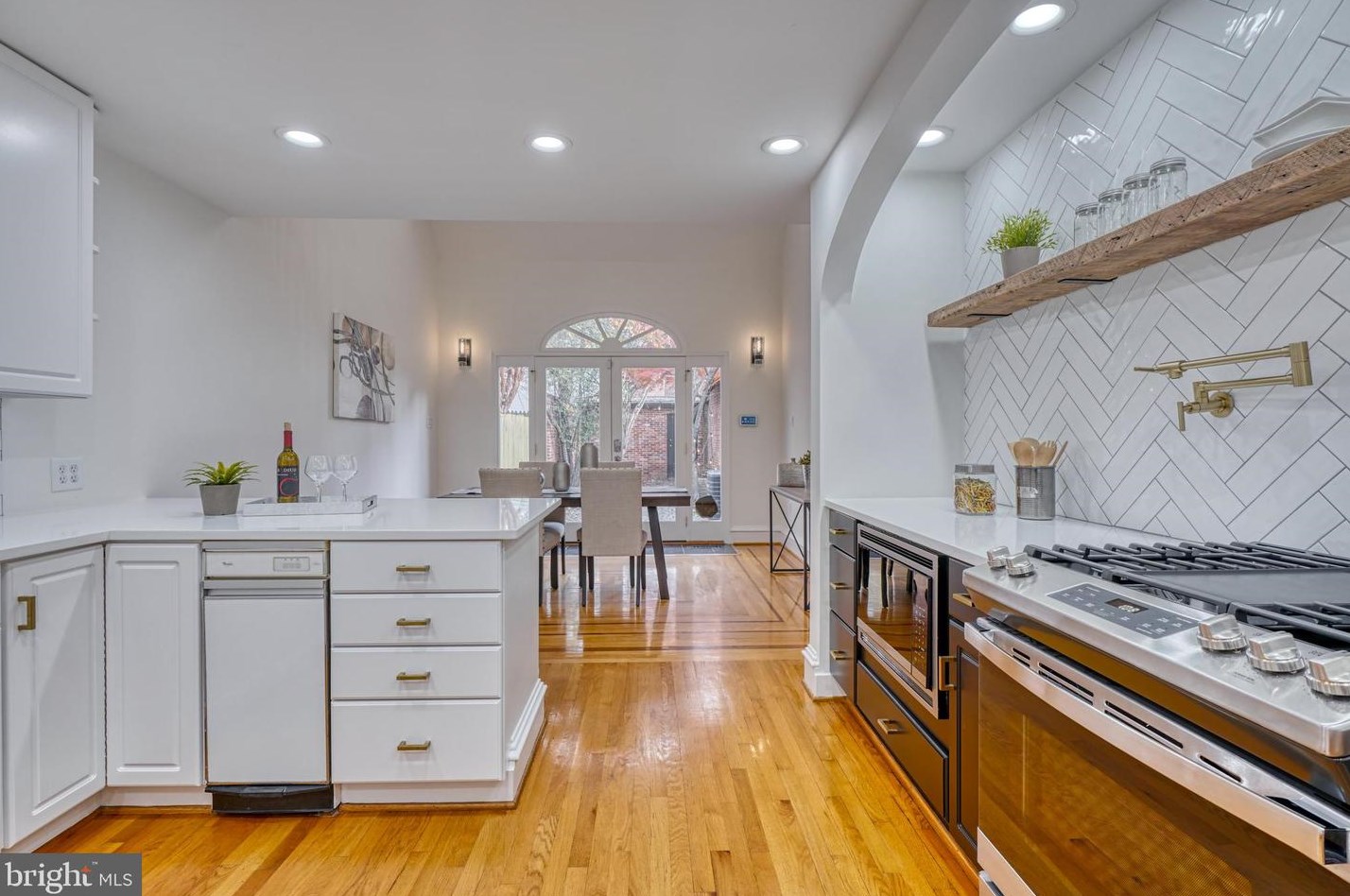 811 Sharp St, Baltimore MD  21230-3613 exterior