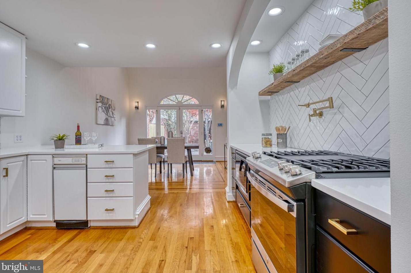 811 Sharp St, Baltimore MD  21230-3613 exterior