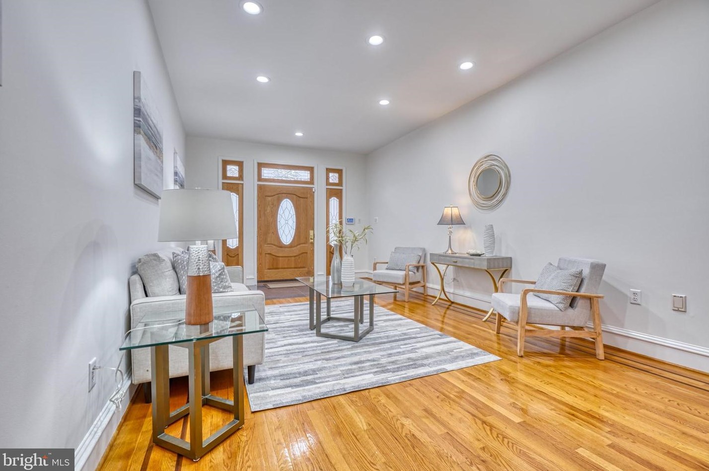 811 Sharp St, Baltimore MD  21230-3613 exterior