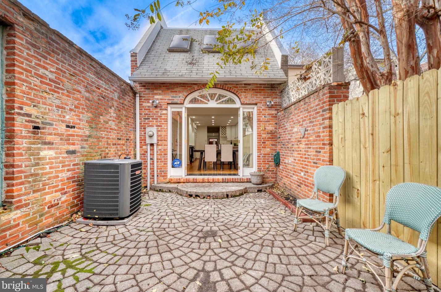 811 Sharp St, Baltimore MD  21230-3613 exterior