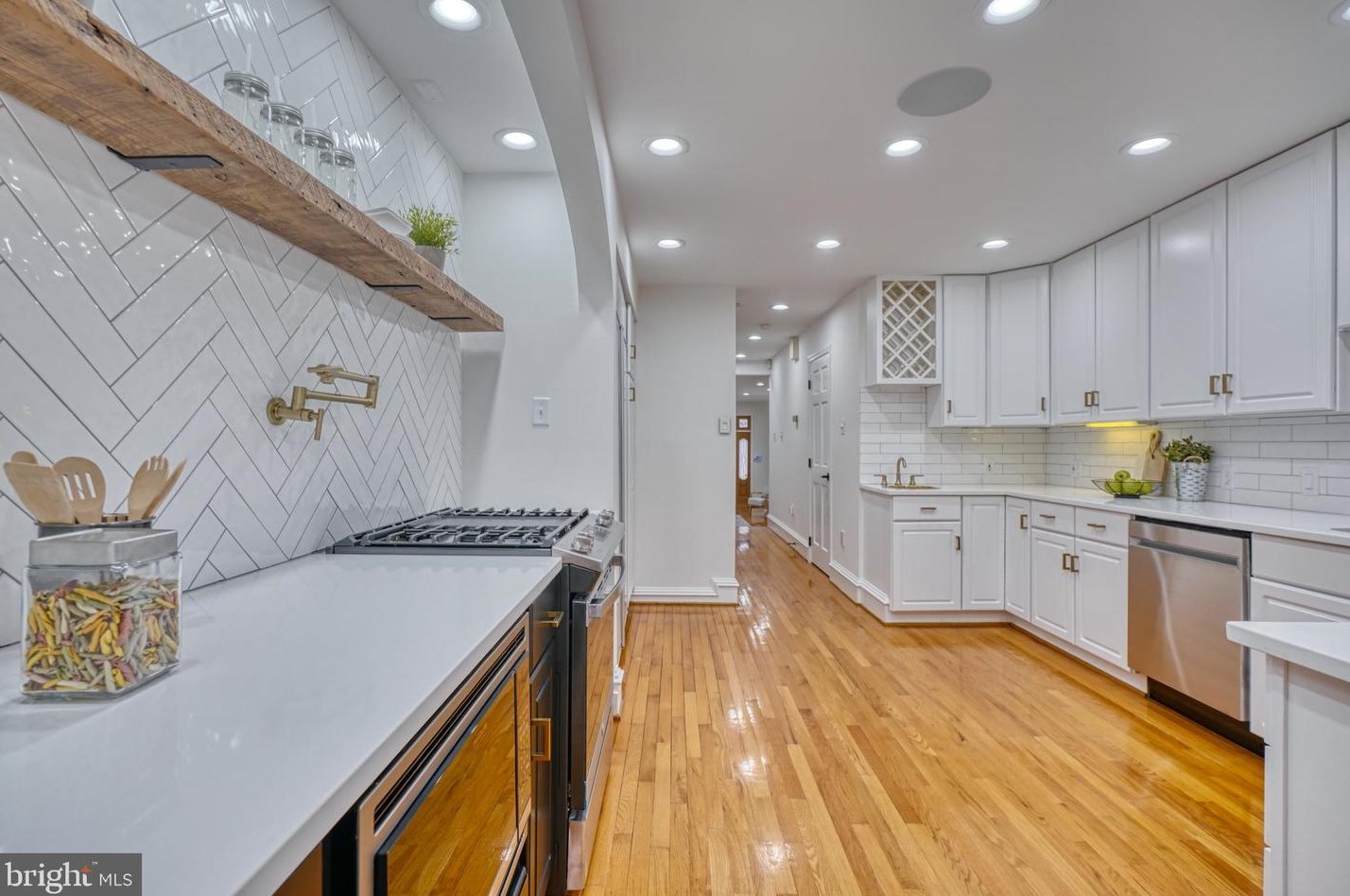 811 Sharp St, Baltimore MD  21230-3613 exterior