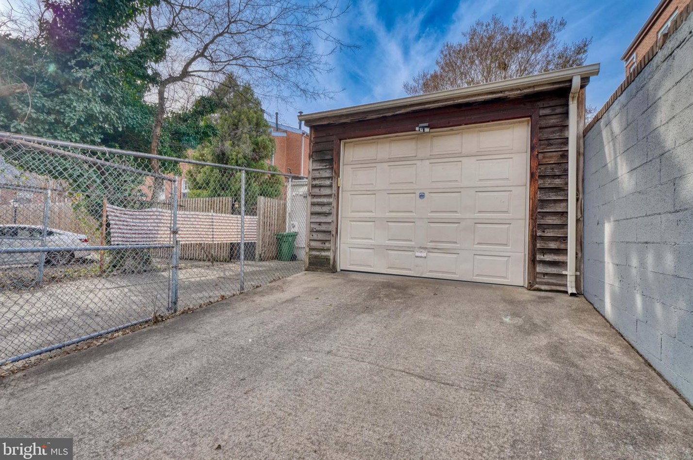 811 Sharp St, Baltimore MD  21230-3613 exterior