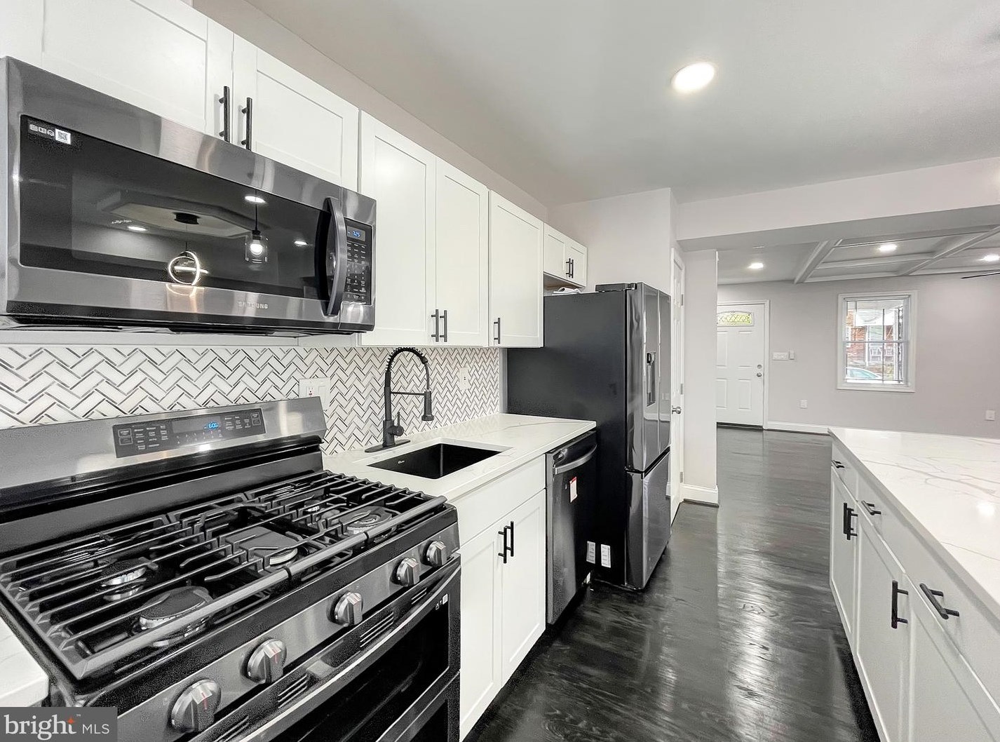 827 Lyndhurst St, Baltimore MD  21229-1956 exterior
