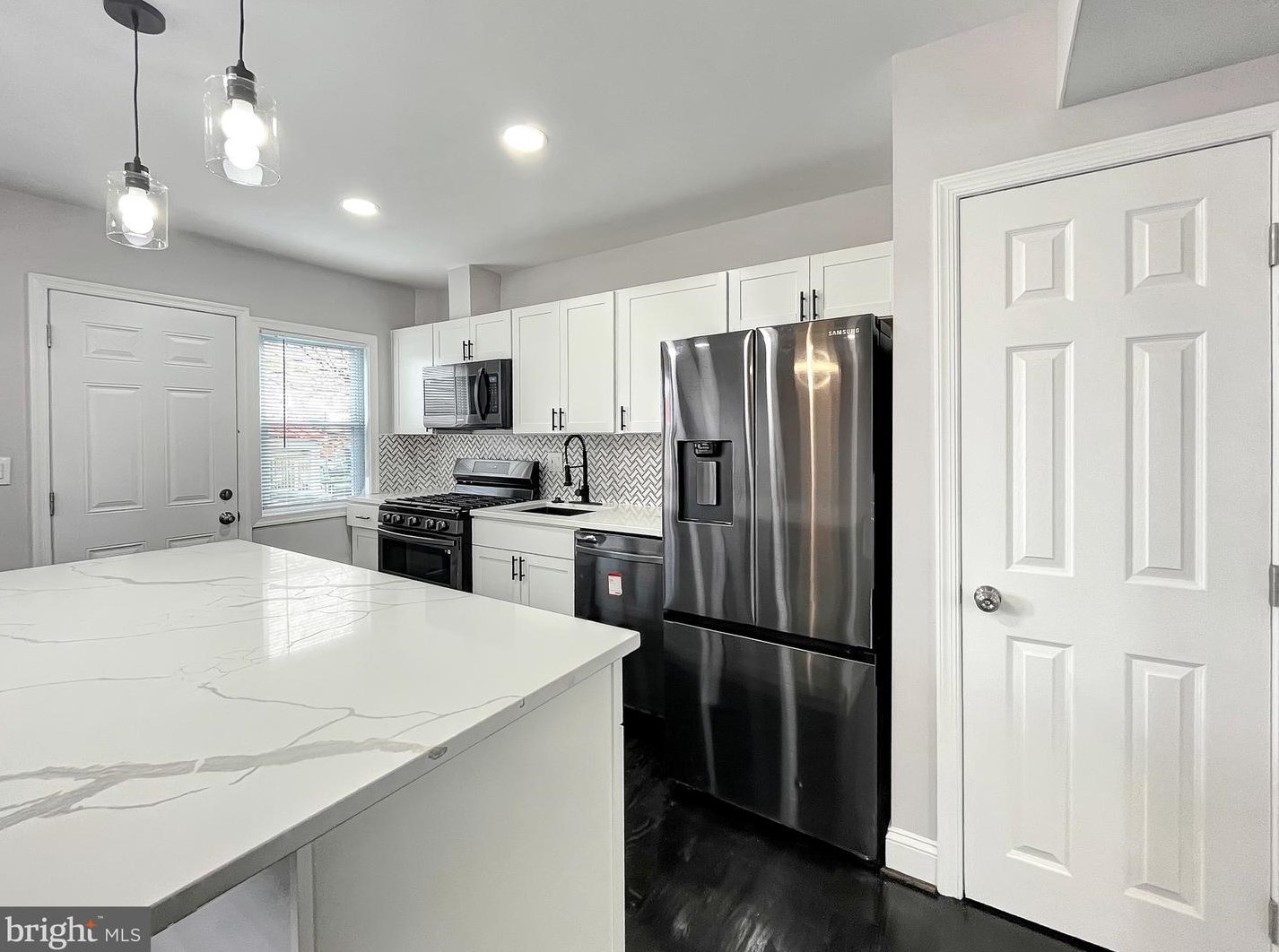827 Lyndhurst St, Baltimore MD  21229-1956 exterior