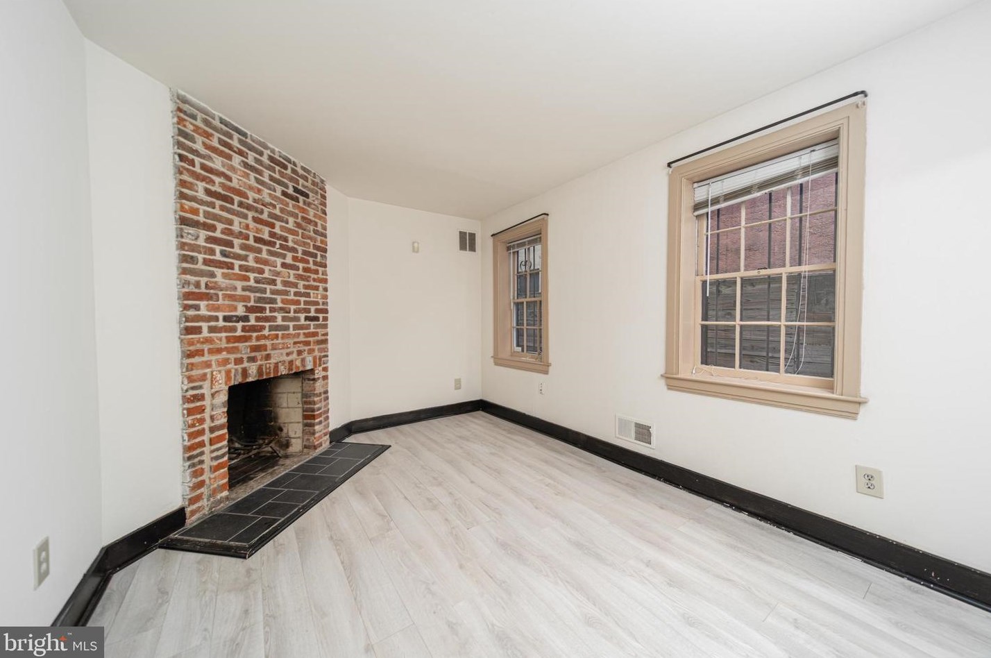 618 Paca St, Baltimore MD  21201-1920 exterior