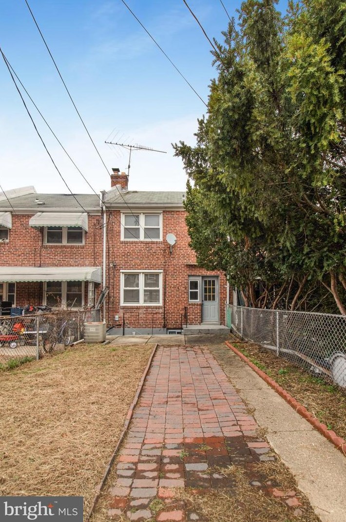 3904 Colchester Rd, Baltimore MD  21229-5010 exterior