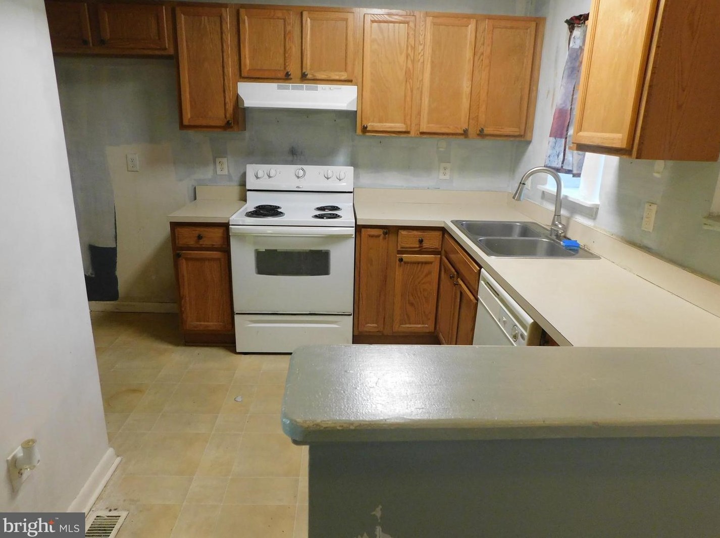 914 Jack St, Baltimore MD  21225-2402 exterior