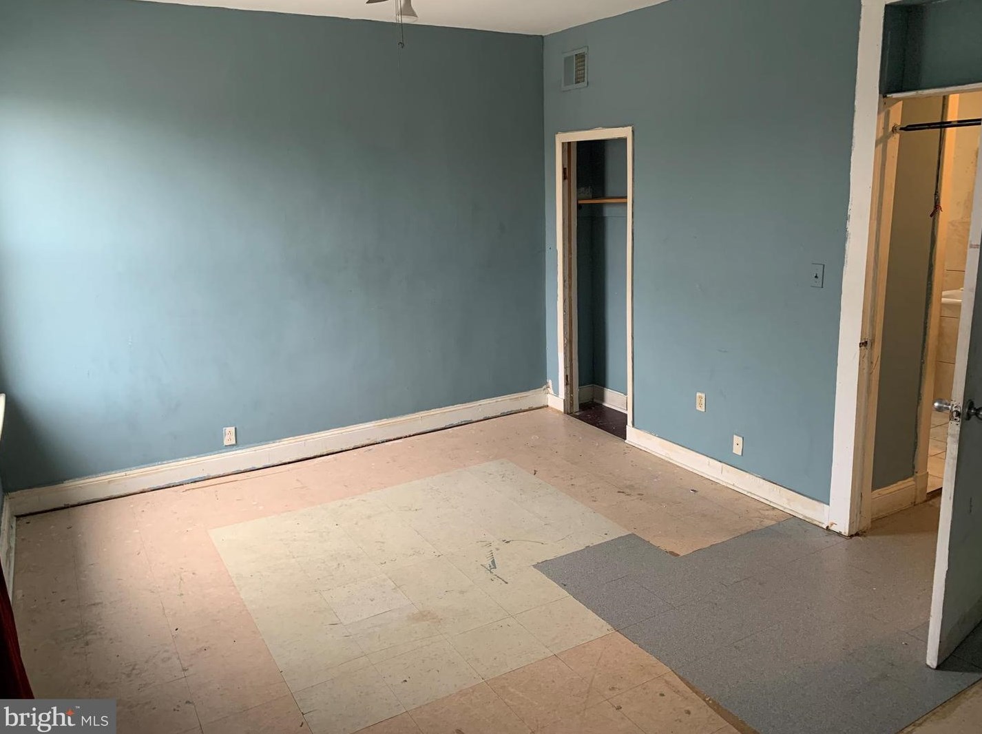 206 Hilton St, Baltimore MD  21229-3002 exterior