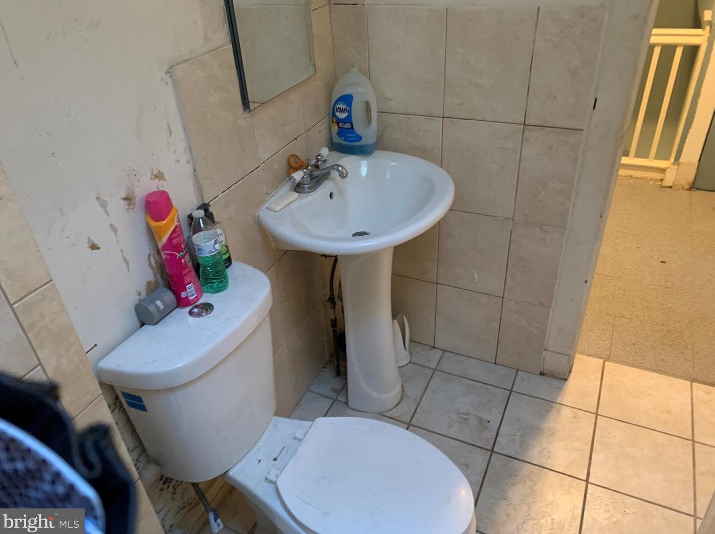 206 Hilton St, Baltimore MD  21229-3002 exterior