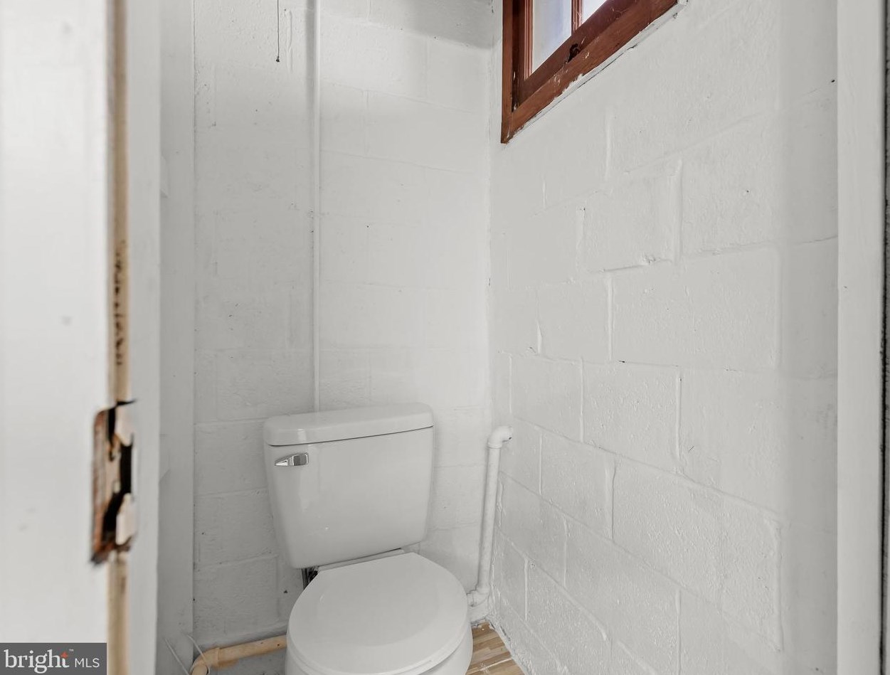 6220 Falkirk Rd, Baltimore MD 21239-1637 exterior