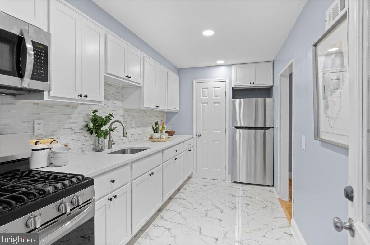 835 Stamford Rd, Baltimore MD  21229-1223 exterior
