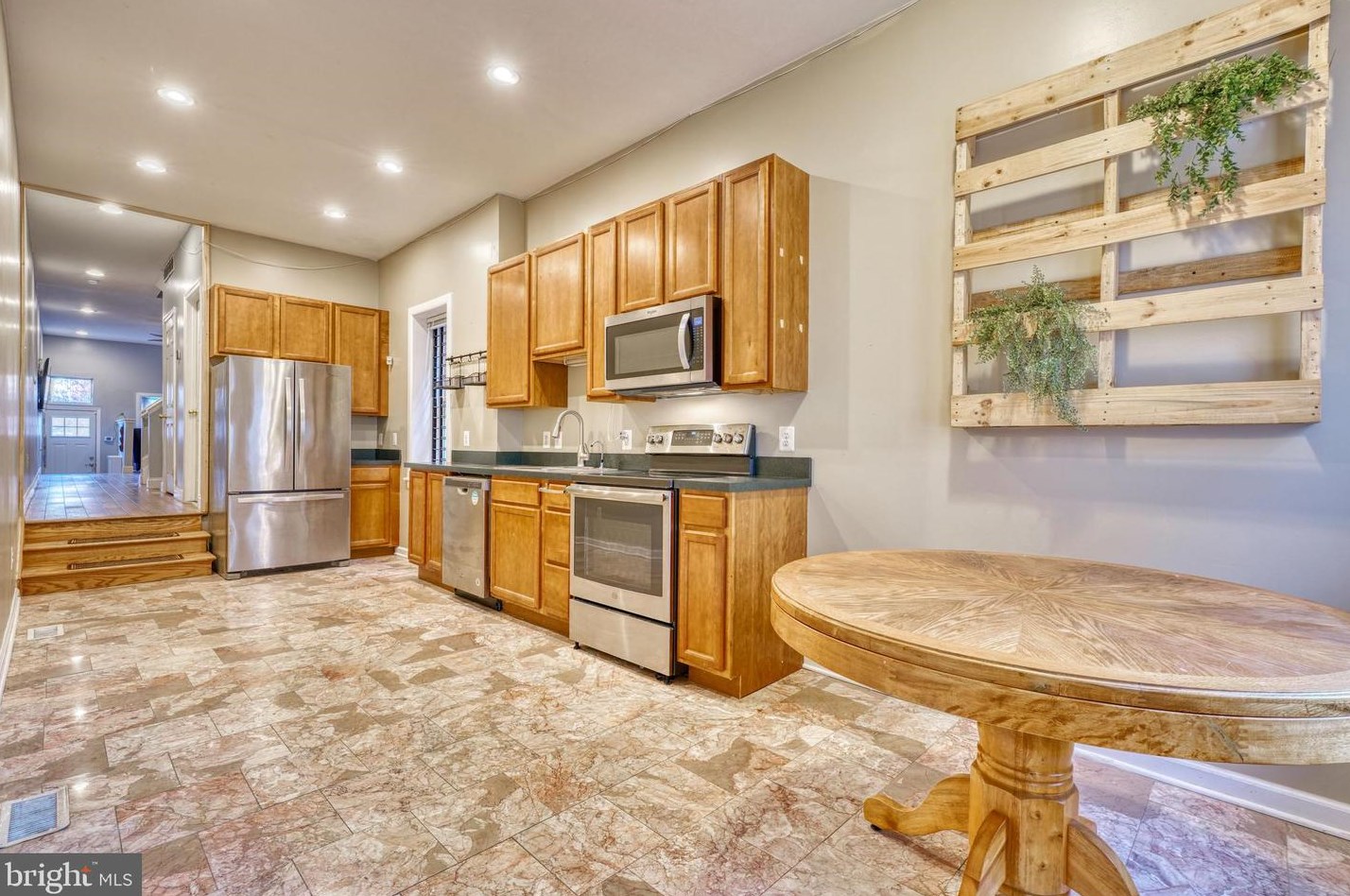 30 Montford Ave, Baltimore MD  21224-1051 exterior