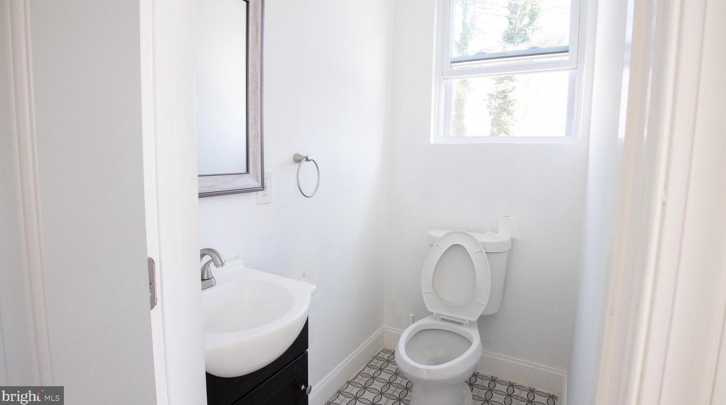 5215 Bosworth Ave, Baltimore MD  21207-6861 exterior