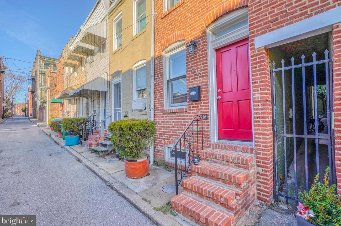209 Madeira St, Baltimore MD  21231-2623 exterior