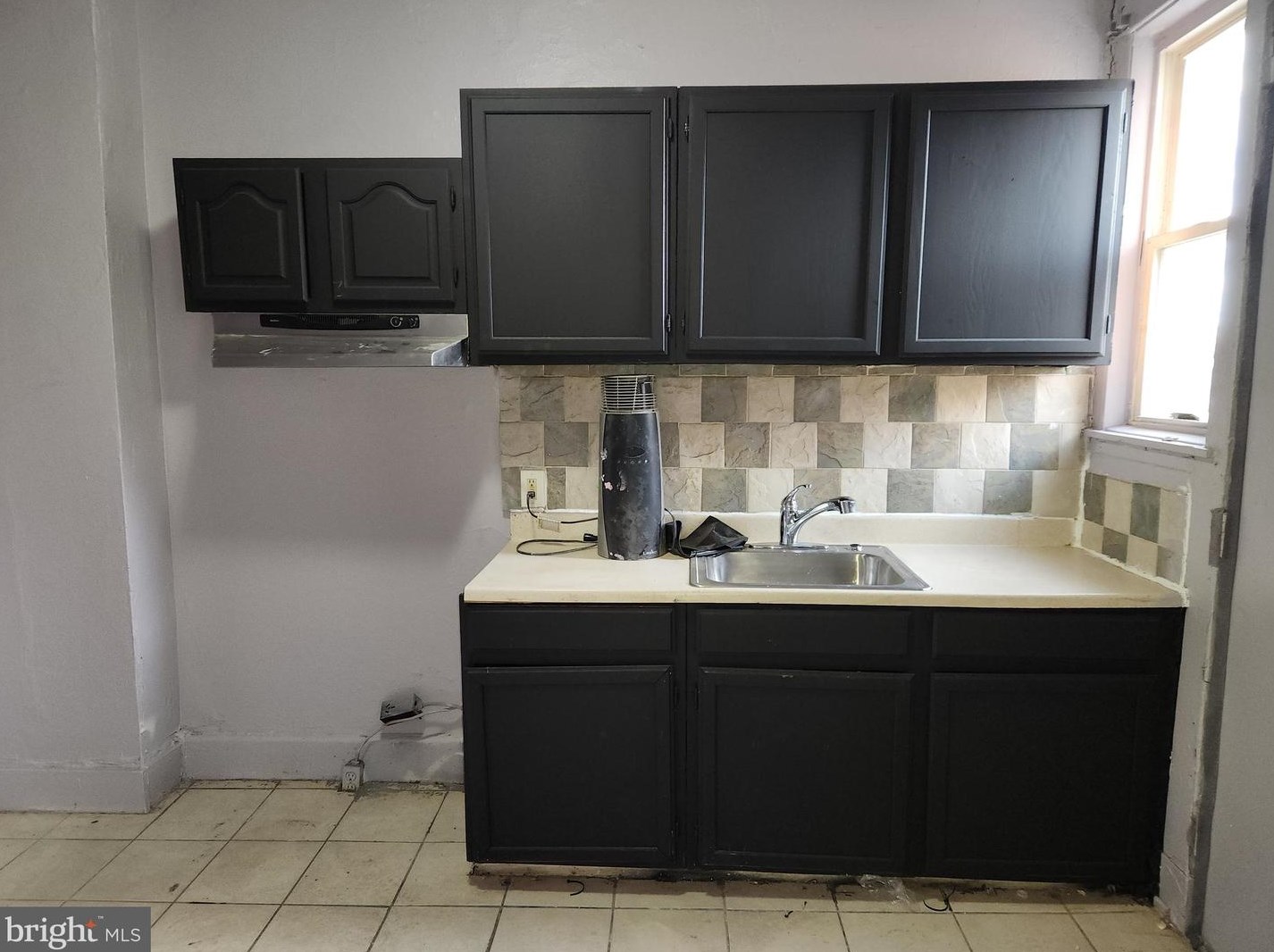 2220 Monroe St, Baltimore MD  21217-1320 exterior