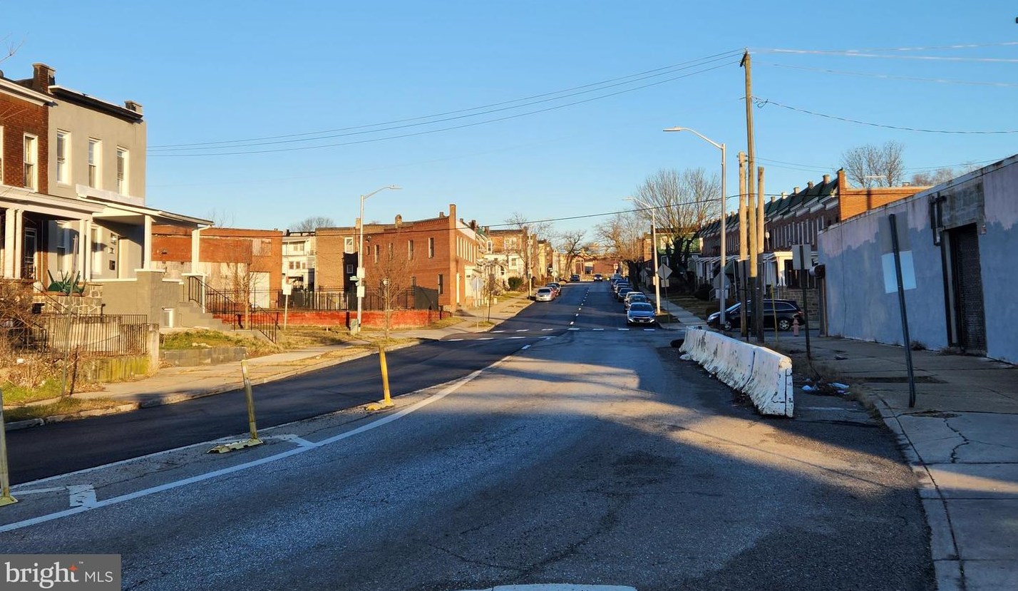 2220 Monroe St, Baltimore MD  21217-1320 exterior