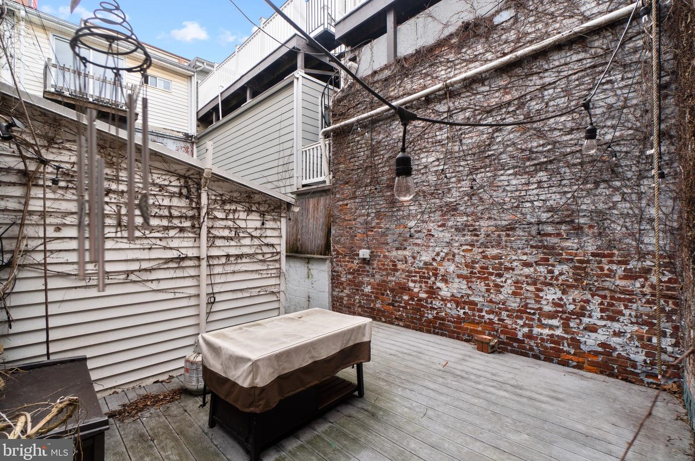 2112 Cambridge St, Baltimore MD  21231-3206 exterior